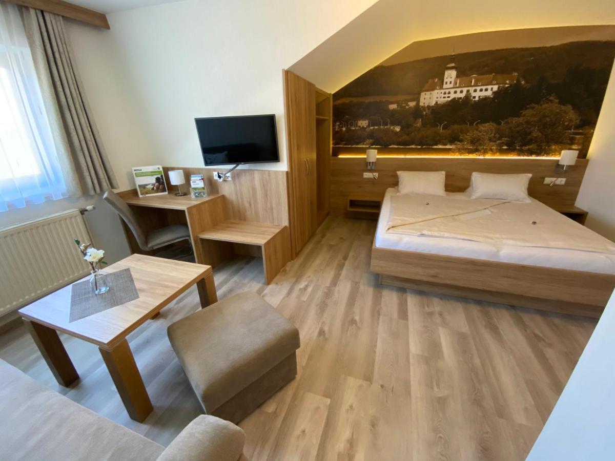 Privatzimmer und Ferienwohnungen Leeb Persenbeug Exterior foto