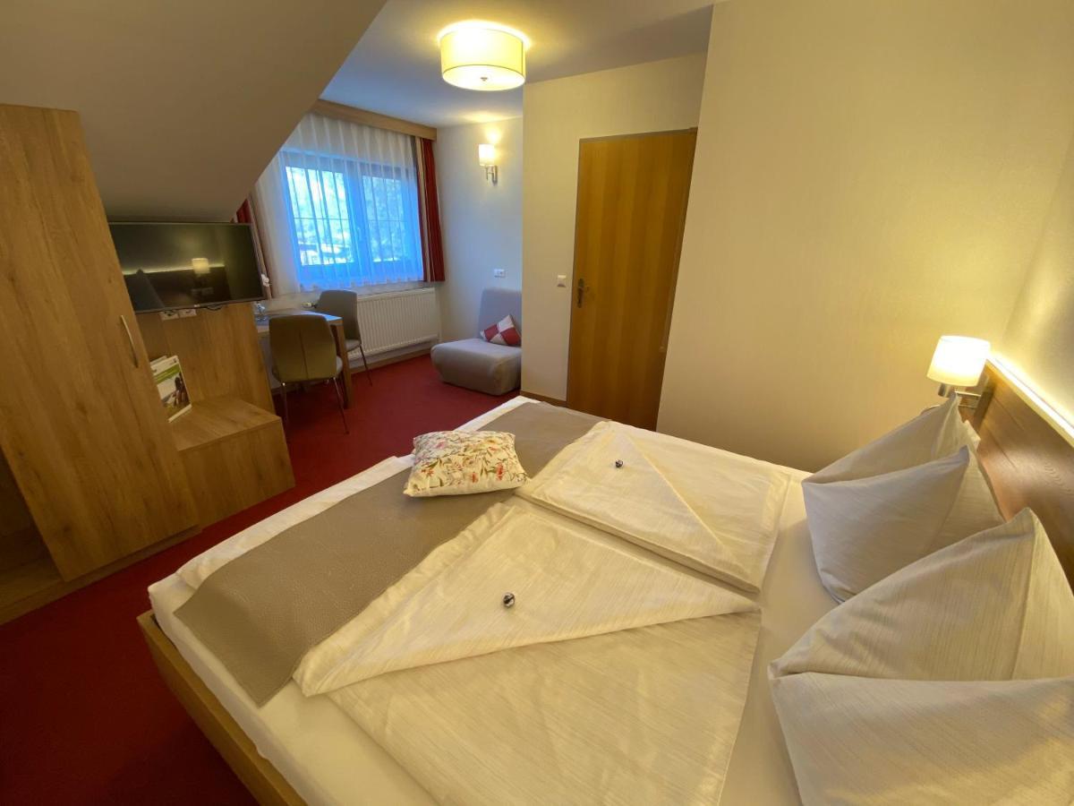 Privatzimmer und Ferienwohnungen Leeb Persenbeug Exterior foto