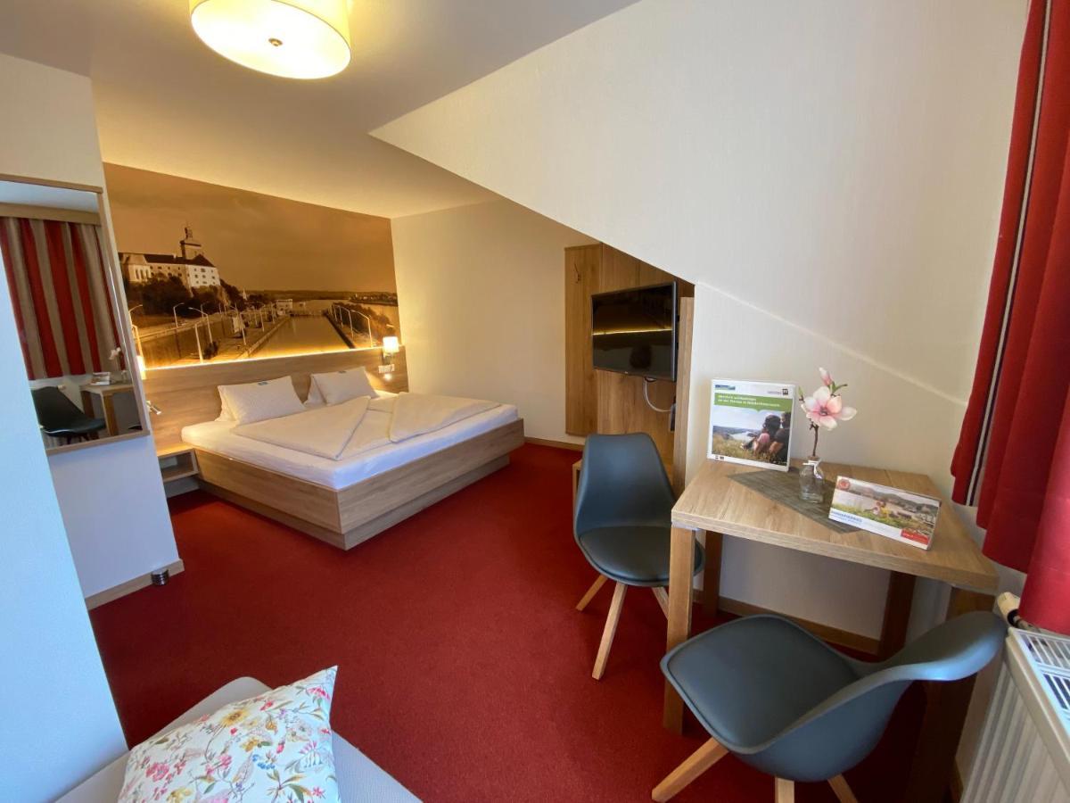 Privatzimmer und Ferienwohnungen Leeb Persenbeug Exterior foto