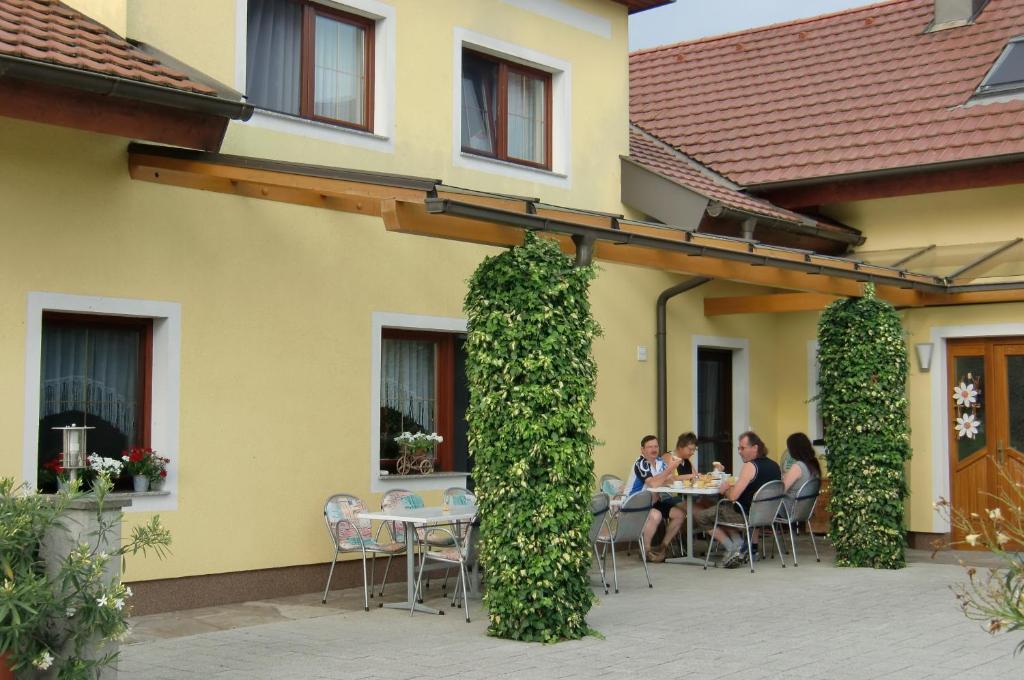 Privatzimmer und Ferienwohnungen Leeb Persenbeug Exterior foto
