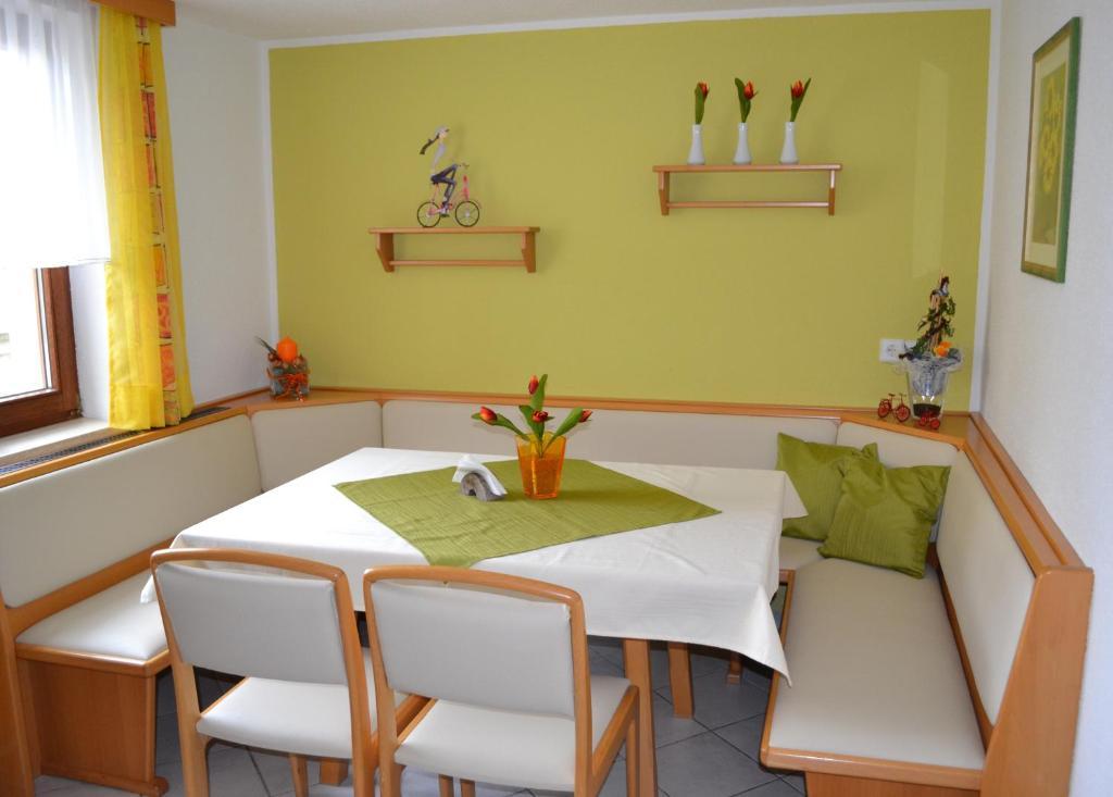 Privatzimmer und Ferienwohnungen Leeb Persenbeug Exterior foto