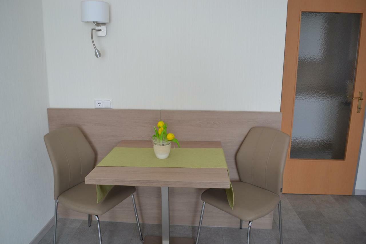 Privatzimmer und Ferienwohnungen Leeb Persenbeug Exterior foto